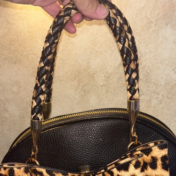 Leopard Bow Black Handbag with Shoulder Strap - Picture 3 of 7